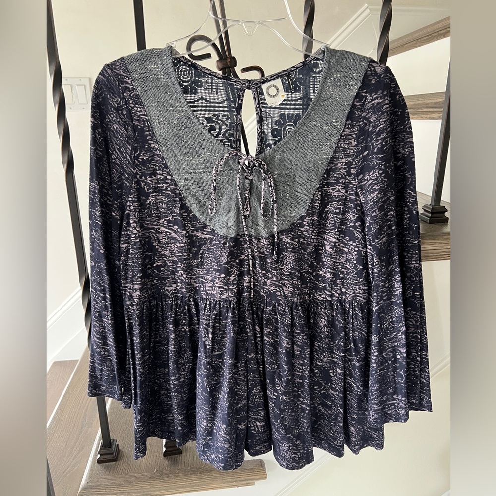 Women's Black, Blue and Gray Top